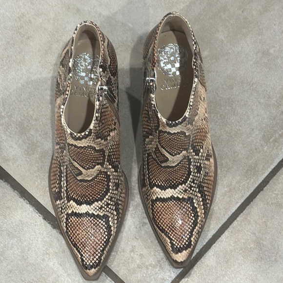 Vince Camuto Geeanne Spiced Sand Snake Bootie Size 7.5 - Picture 3 of 9